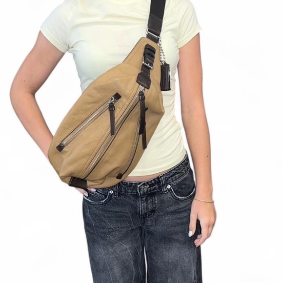 Coach Thompson Sling Pack - Picture 1 of 6